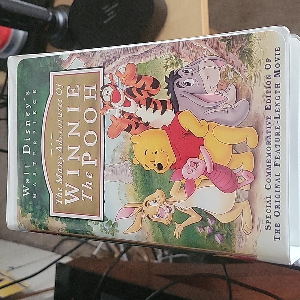 Walt Disney Mastertpiece The Many Adventures of Winnie the Pooh (VHS, 1996)